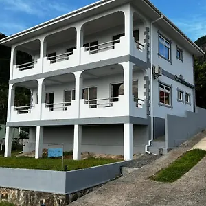  Apartment Western Ocean Breeze Self Catering