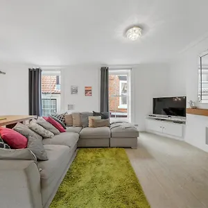 https://the-central-whitby-gem-4-bedrooms.yorkshirehotels.net